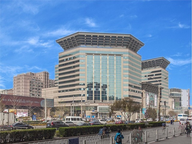 马达胶盖装配机